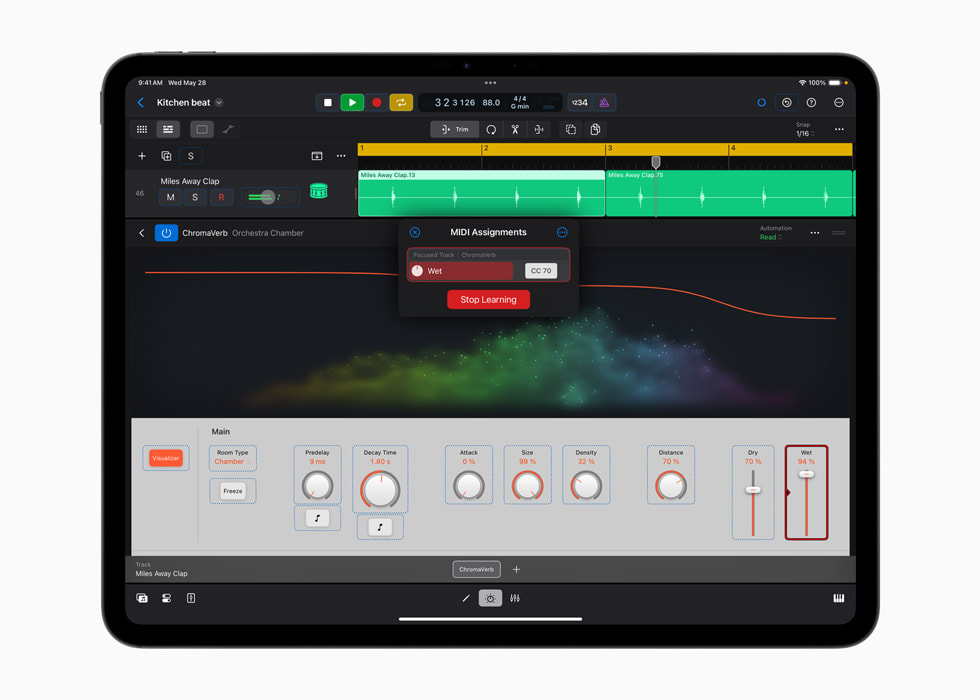 iPad 版 Logic Pro 上显示着 Learn MIDI 功能。