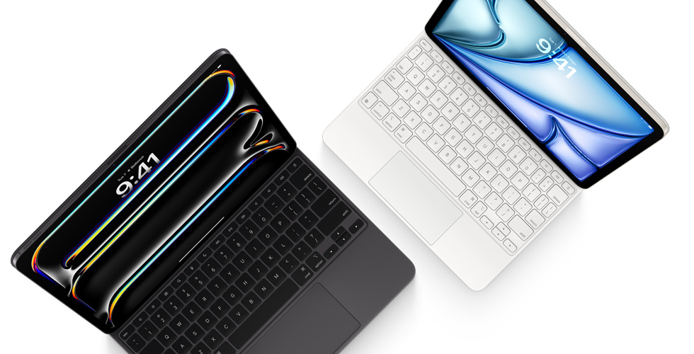 iPad Pro 连接在适用于 iPad Pro 的黑色妙控键盘上，iPad Air 连接在适用于 iPad Air 的白色妙控键盘上，以俯视视角展示设备搭配键盘的效果。