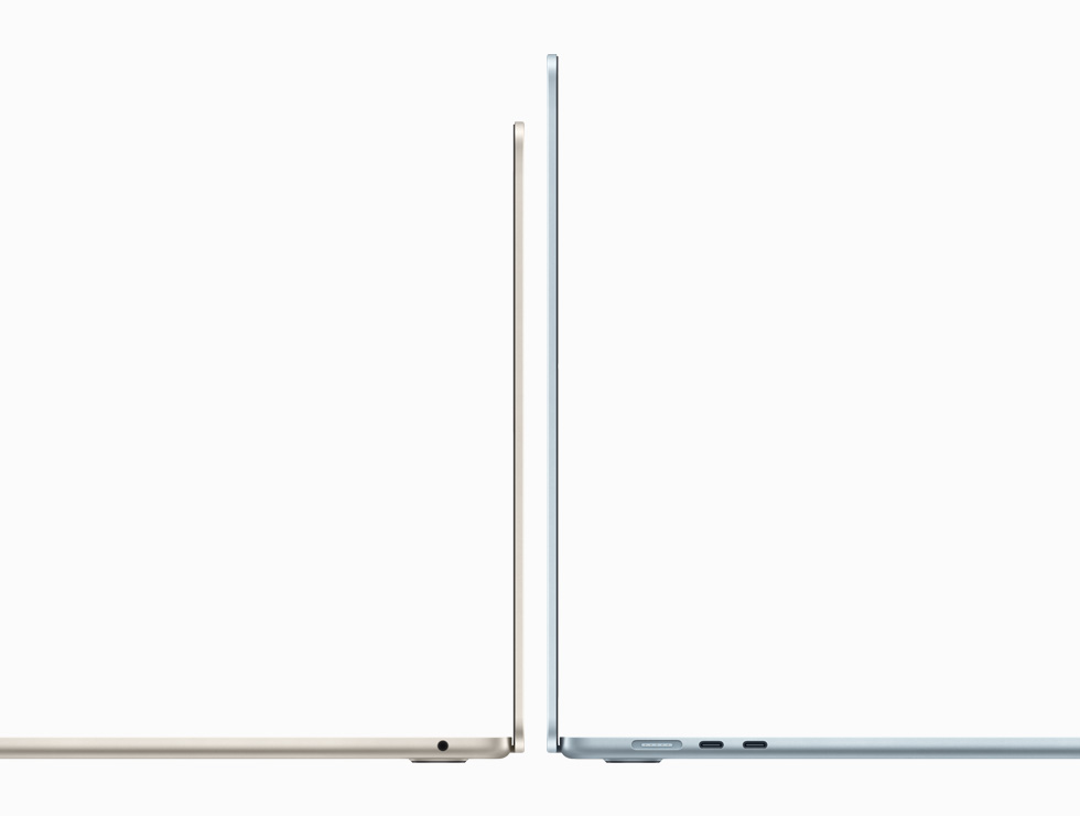 呈打开状态的 13 英寸和 15 英寸 MacBook Air 背靠背放置，展示尺寸区别